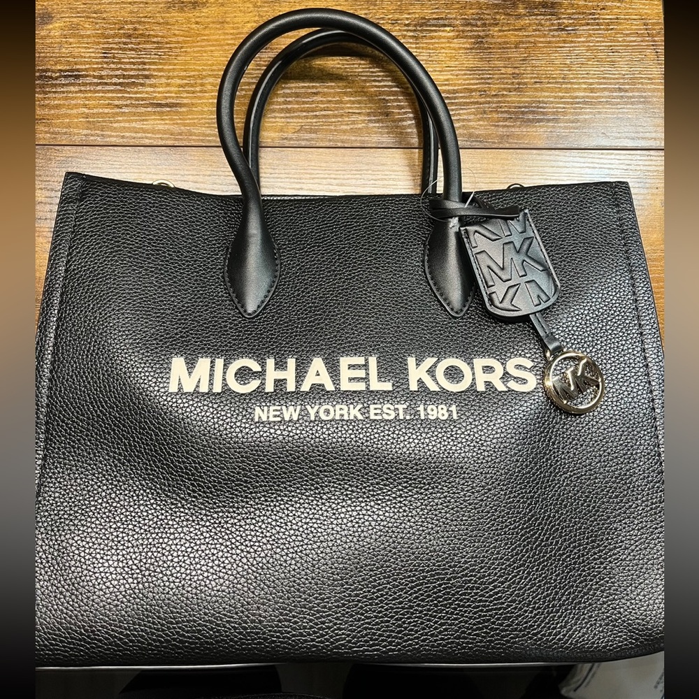 Brand New Michael Kors MD/Medium Tote Purse (New with tag)